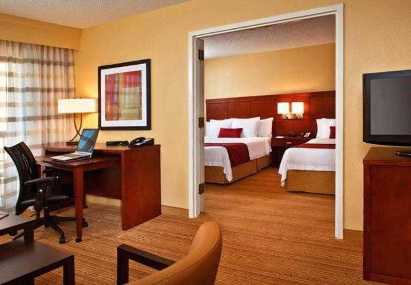 Courtyard By Marriott פייטוויל חדר תמונה